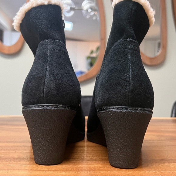 Hush Puppies waterproof Black Wedge Boots with Cream Trim - Picture 6 of 10